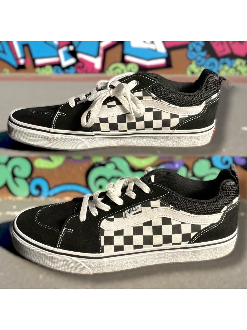 Men's Size 11 VAN'S Off The Wall Black White Lace-Up Low Top Skater Sneakers EUC